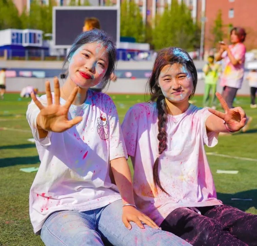 郑州城市职业学院第一届彩虹跑活动