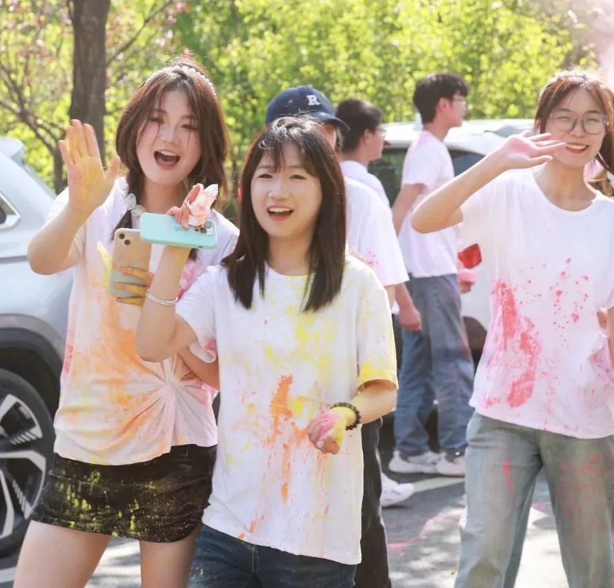 郑州城市职业学院第一届彩虹跑活动