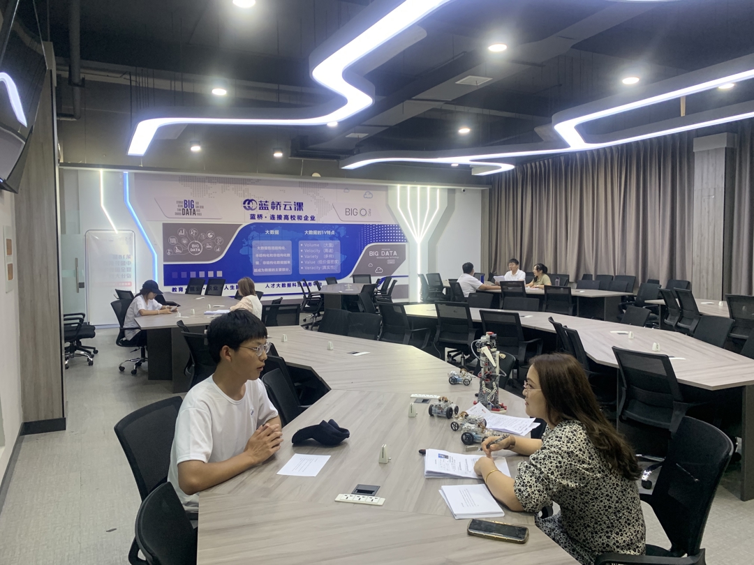 电子信息工程学院举行英才班选拔面试