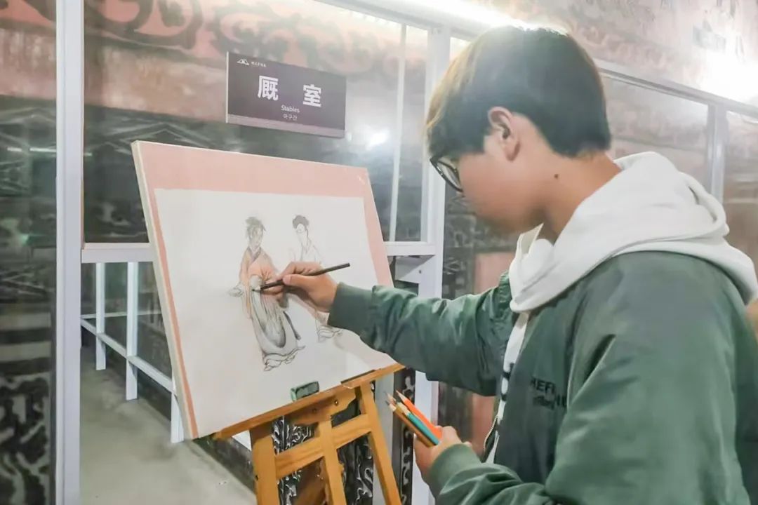 郑州城市职业学院把“中华优秀传统文化”课搬到了全国重点文物保护单位