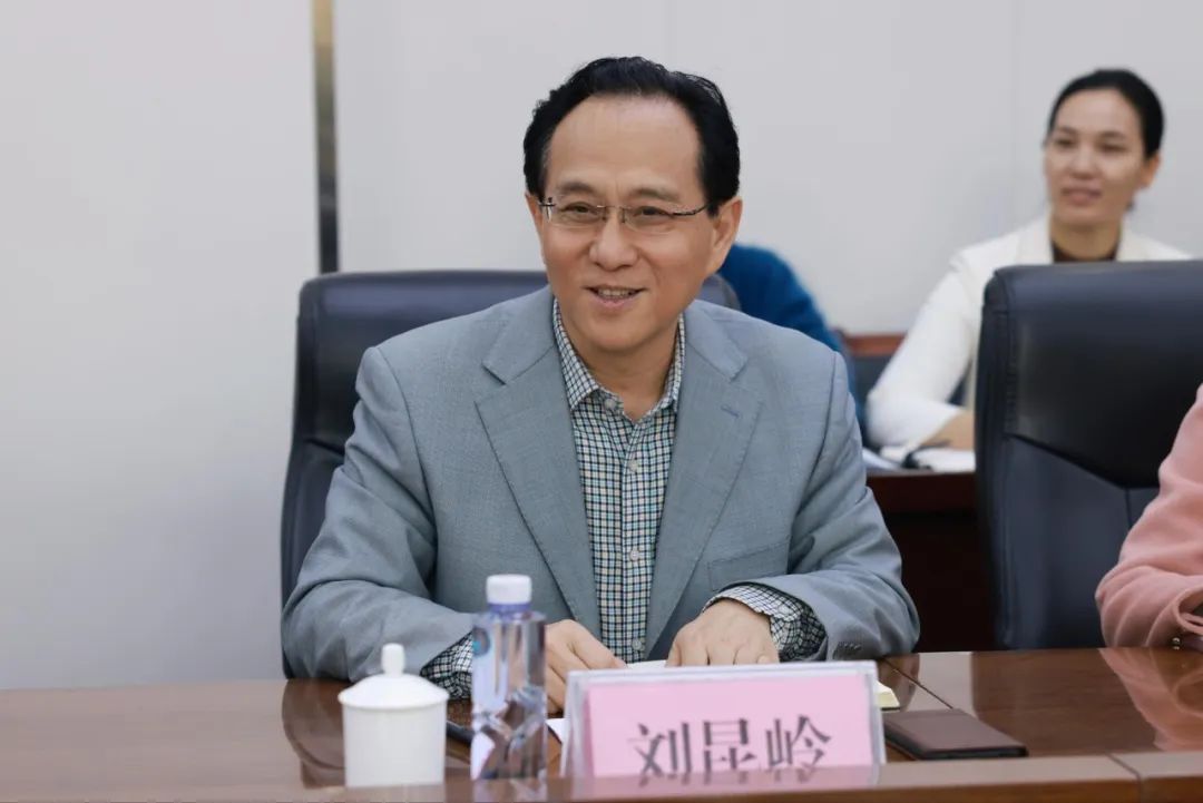 河南省委教育工委专职副书记尹洪斌一行到郑州城市职业学院调研指导