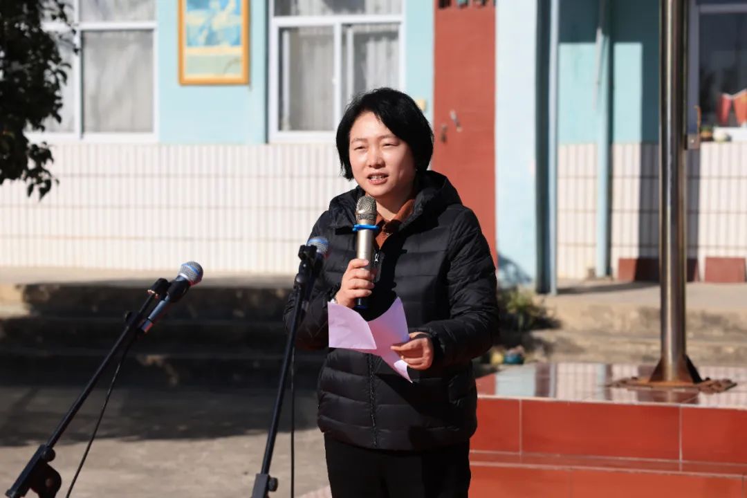 郑州城市职业学院师生走进良水寨小学支教