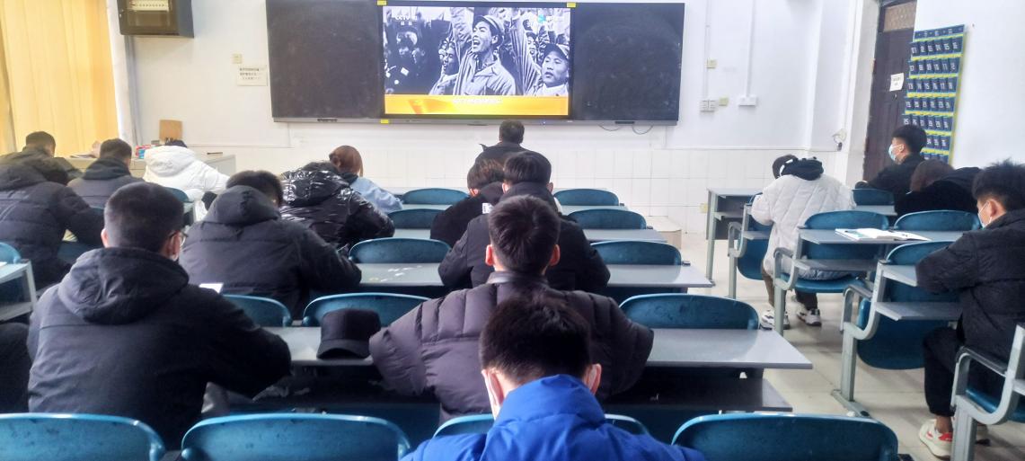 学生观看影片 学生观看影片