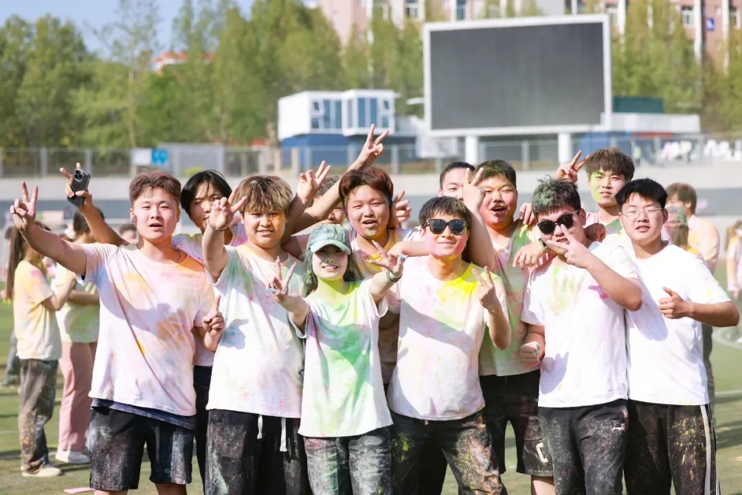 郑州城市职业学院第一届彩虹跑活动