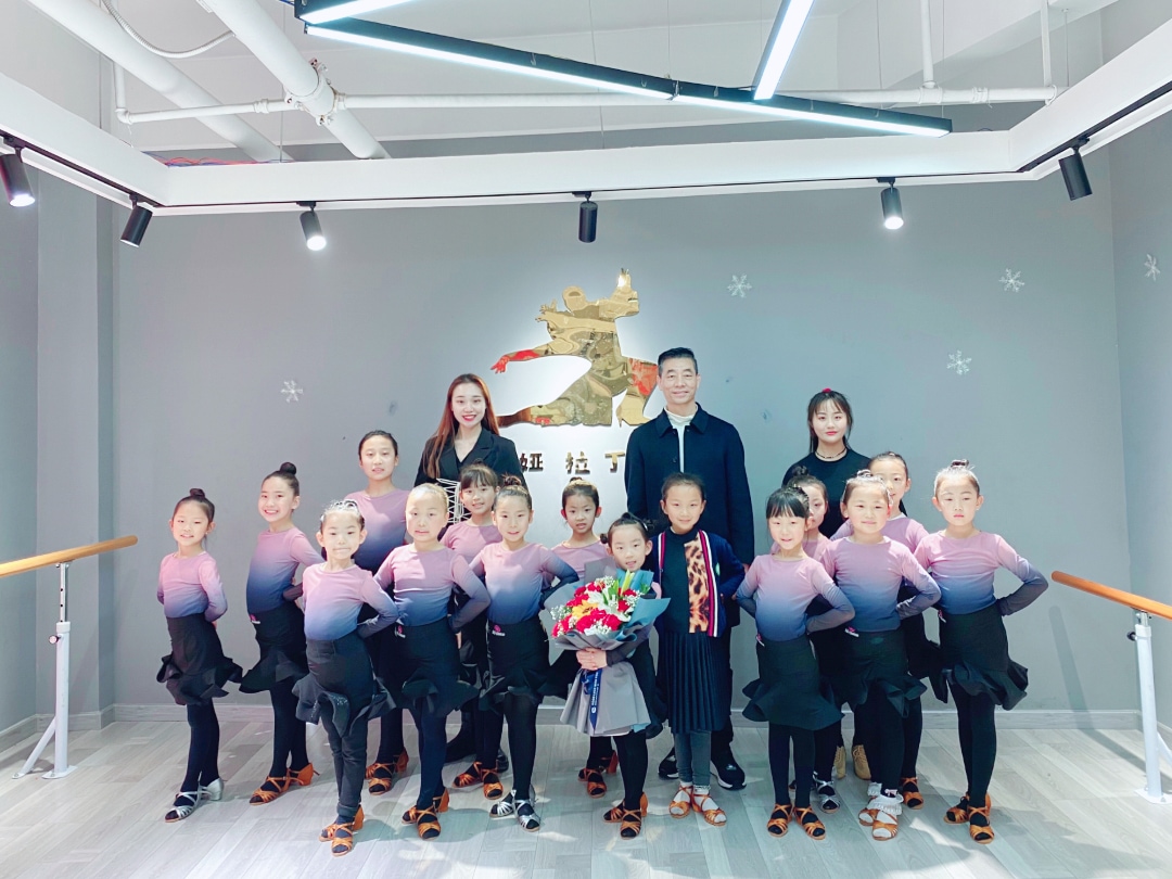 米娅拉丁舞师生合影 米娅拉丁舞师生合影