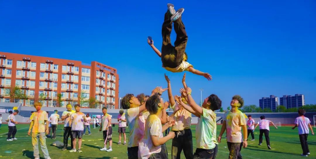 郑州城市职业学院第一届彩虹跑活动