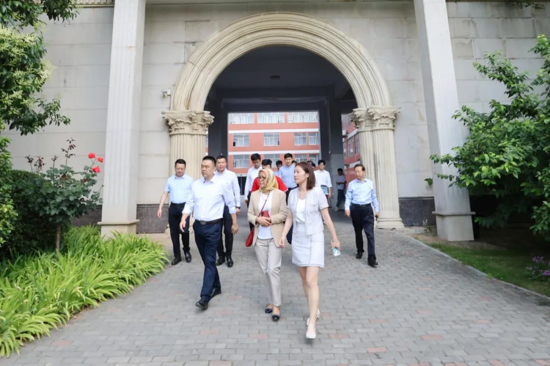 郑州城市职业学院与马来西亚思特雅大学举行友好大学签约仪式！