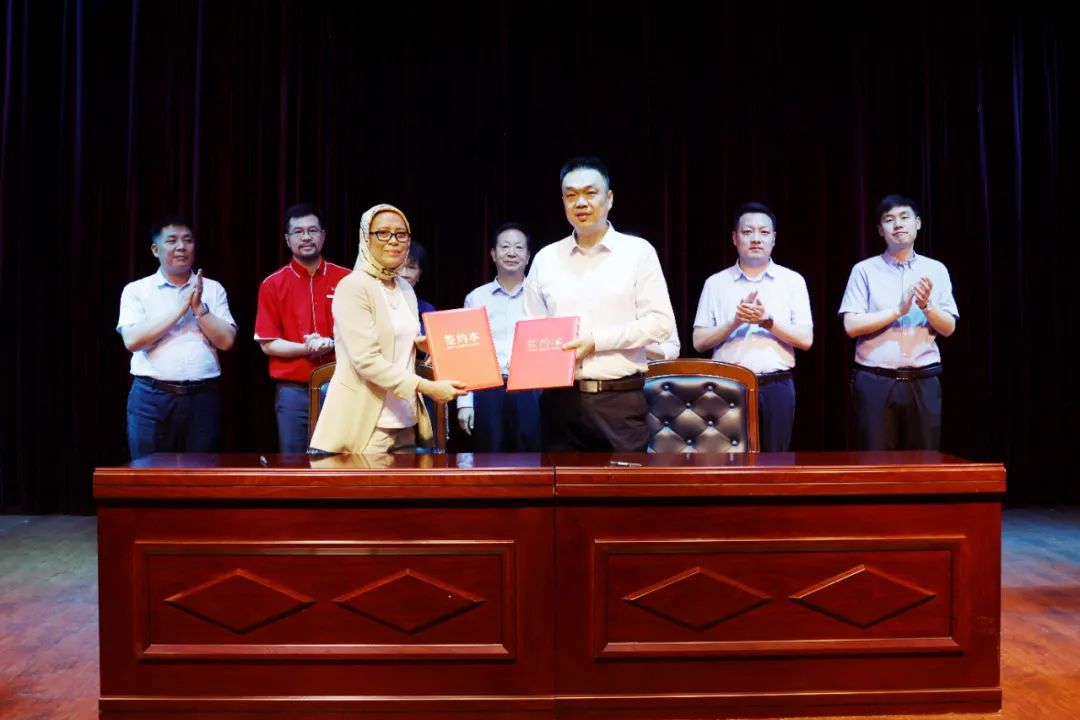 郑州城市职业学院与马来西亚思特雅大学举行友好大学签约仪式！