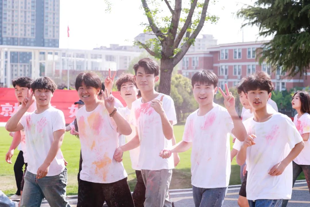 郑州城市职业学院第一届彩虹跑活动