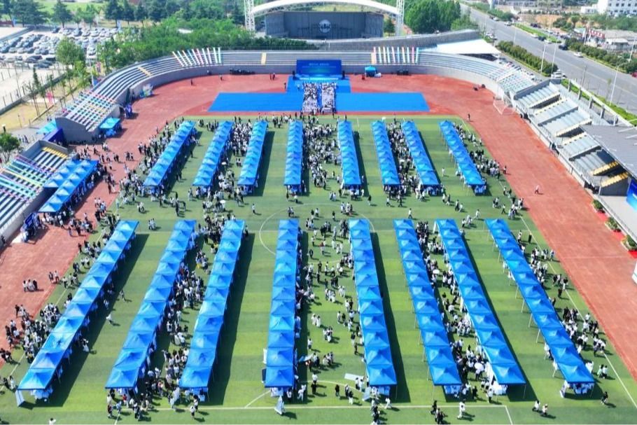 政校企协同发力，零距离对接近万个岗位，助力毕业学子高质量就业！