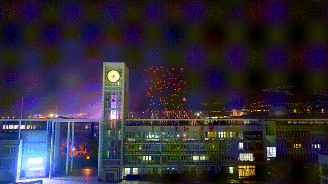 郑州城市职业学院开学无人机表演